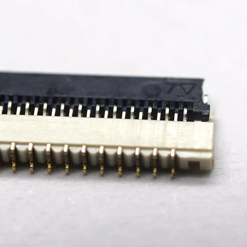 ระยะห่างทางอิเล็กทรอนิกส์ 0.3MM ความสูง 1.0mm PCB Connector 13-71pin ด้านล่าง Contact